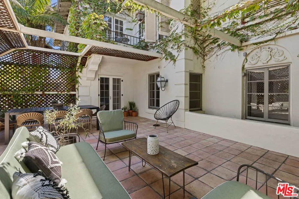 450 Sycamore Avenue Los Angeles, CA 90036