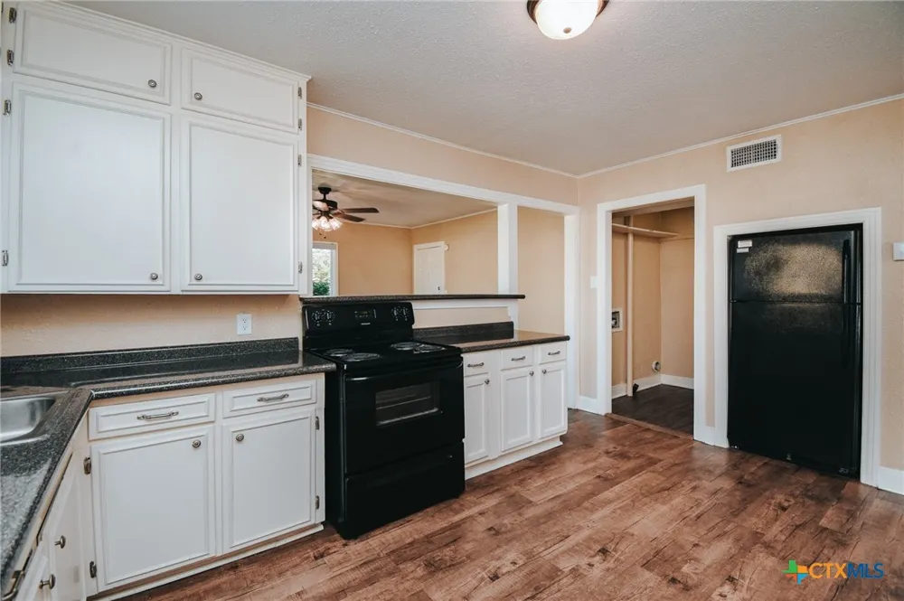 1503 E Virginia Avenue Victoria, TX 77901
