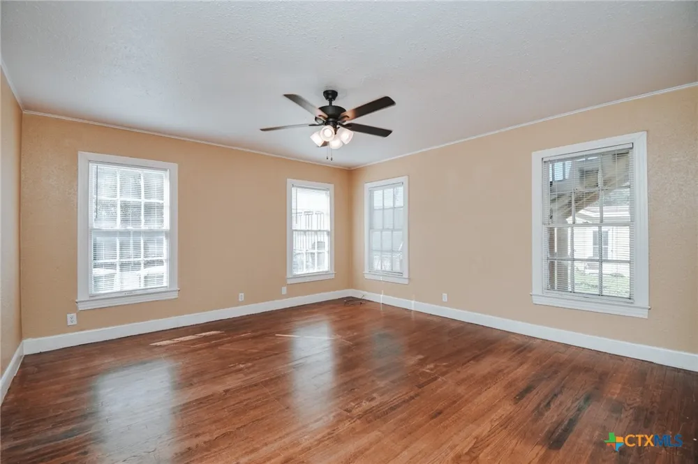 1503 E Virginia Avenue Victoria, TX 77901