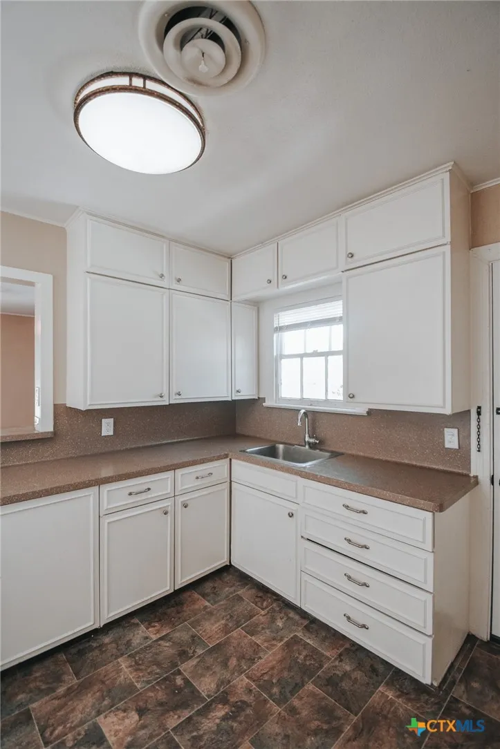 1503 E Virginia Avenue Victoria, TX 77901