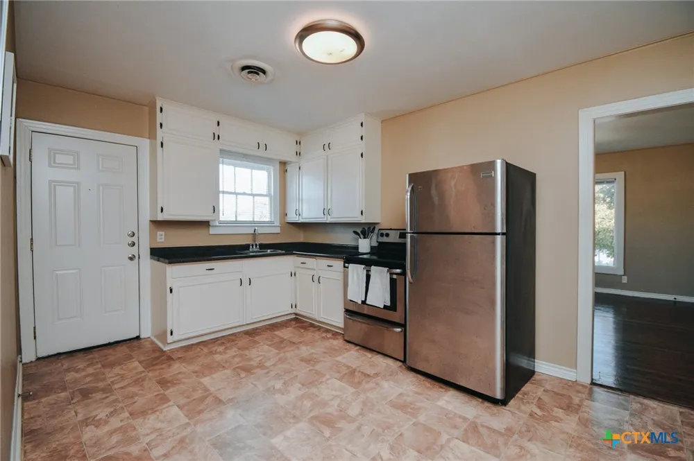 1503 E Virginia Avenue Victoria, TX 77901