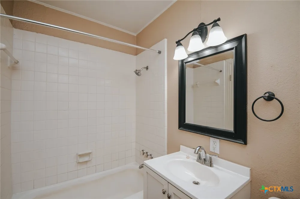 1503 E Virginia Avenue Victoria, TX 77901