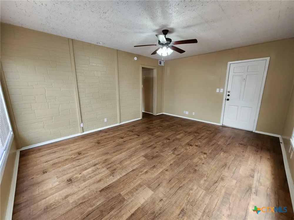 1503 E Virginia Avenue Victoria, TX 77901