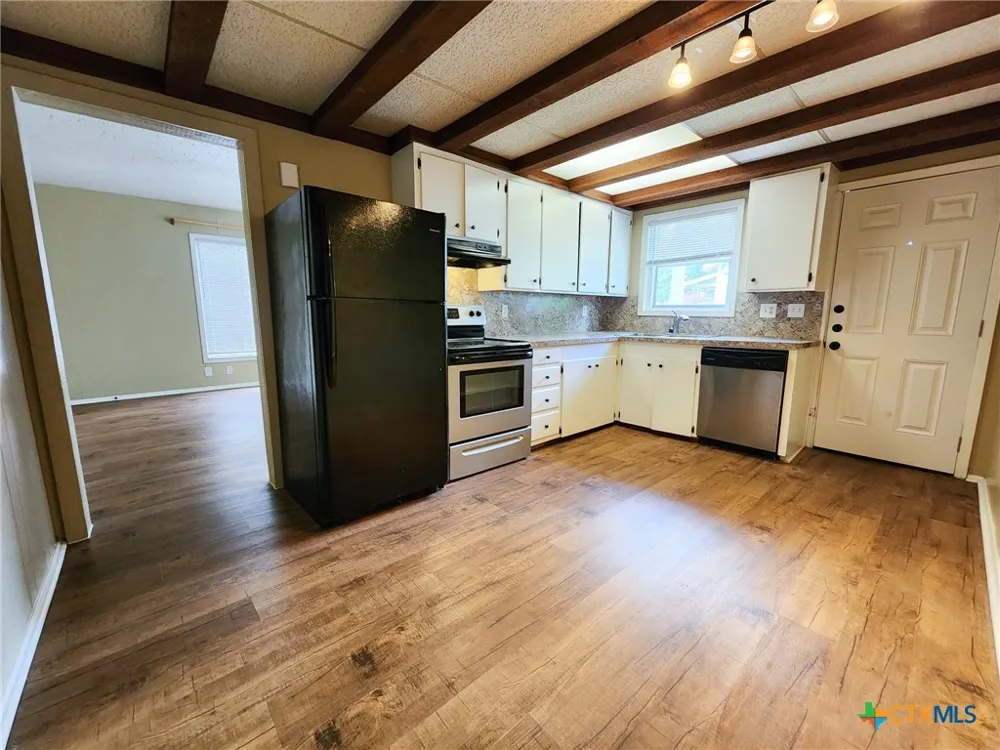 1503 E Virginia Avenue Victoria, TX 77901