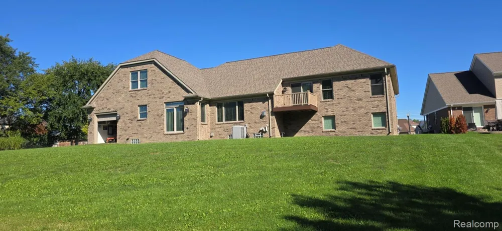 16080 Royal Park Drive S Fraser City, MI 48026
