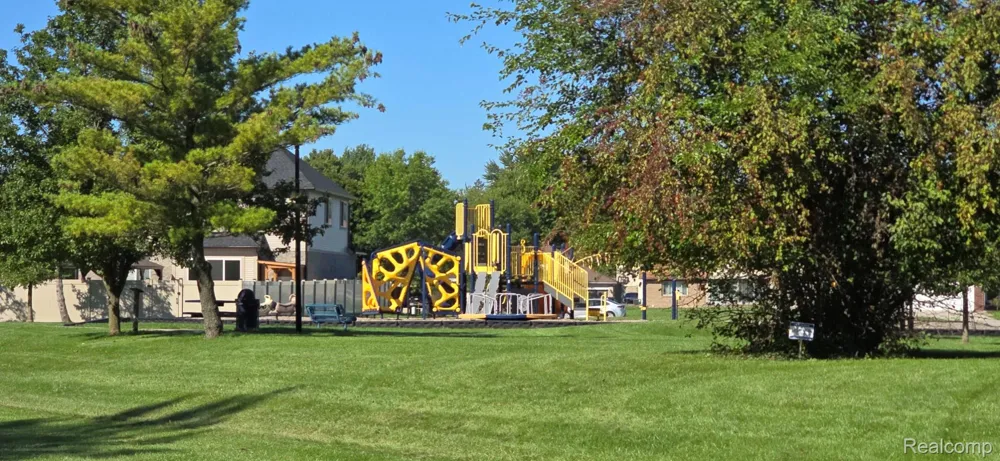 16080 Royal Park Drive S Fraser City, MI 48026