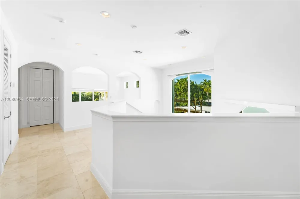 1490 Cleveland Rd Miami Beach, FL 33141