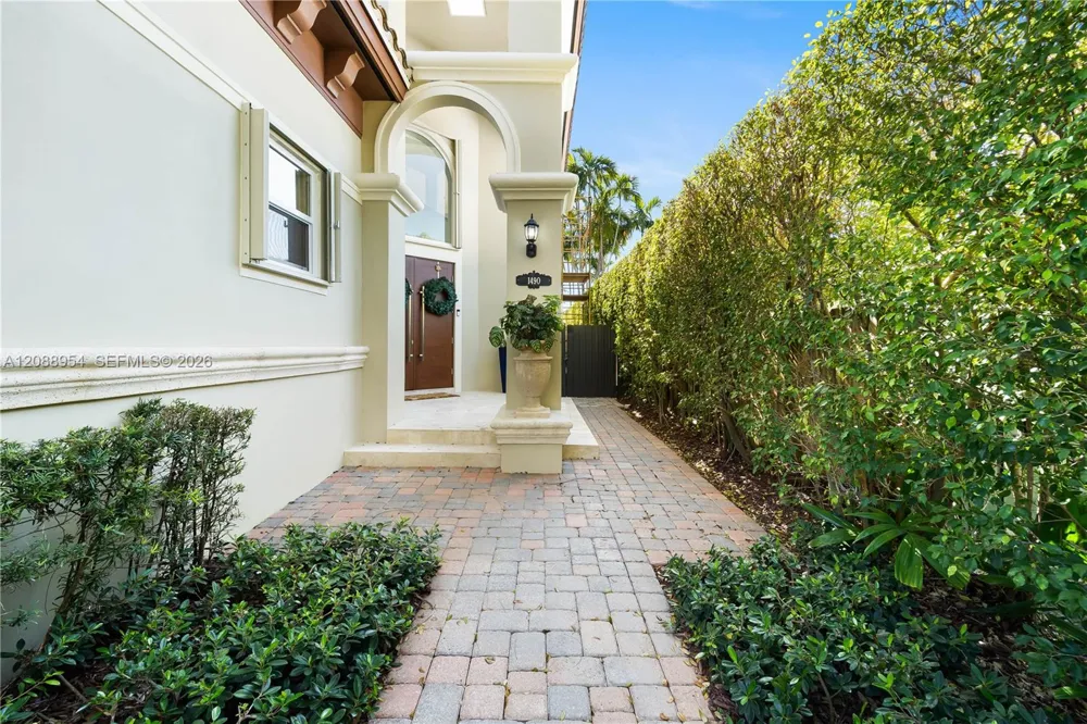 1490 Cleveland Rd Miami Beach, FL 33141