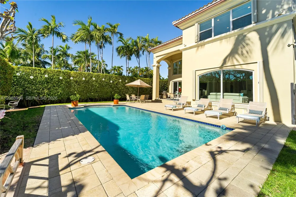 1490 Cleveland Rd Miami Beach, FL 33141