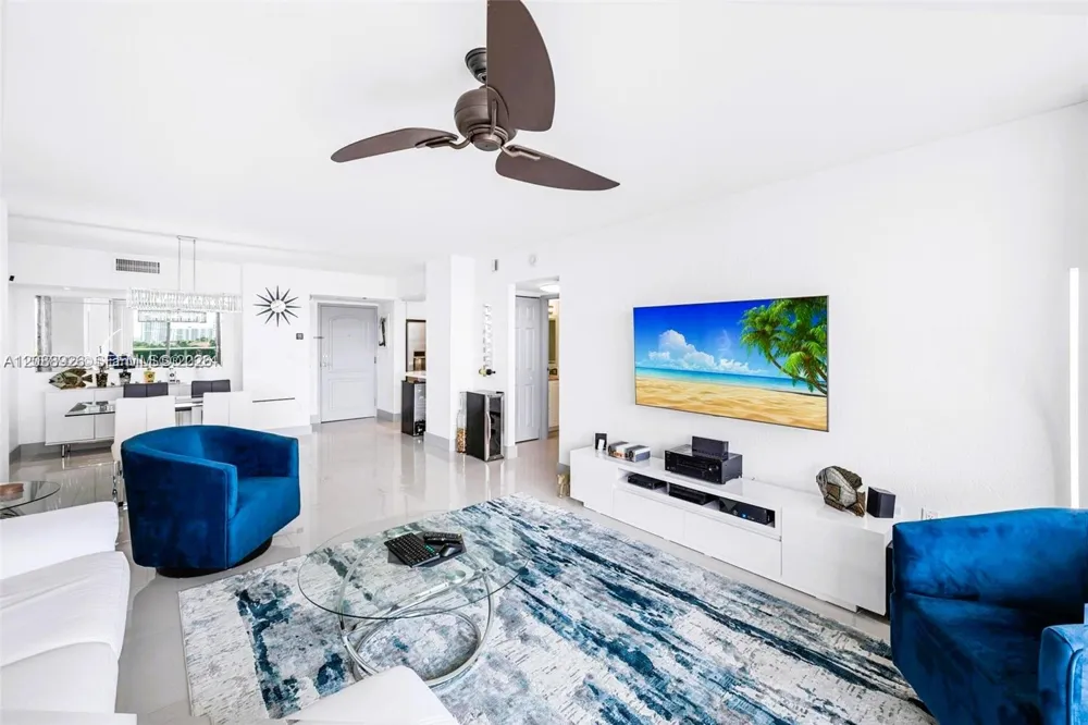 3675 Country Club Dr #1006 Aventura, FL 33180