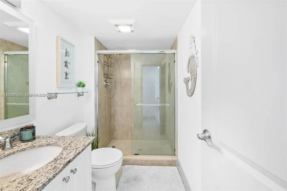 3675 Country Club Dr #1006 Aventura, FL 33180