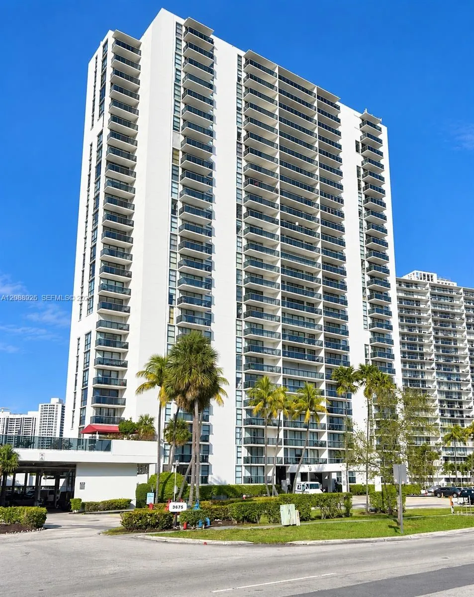 3675 Country Club Dr #1006 Aventura, FL 33180