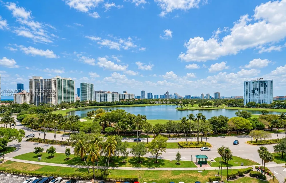 3675 Country Club Dr #1006 Aventura, FL 33180