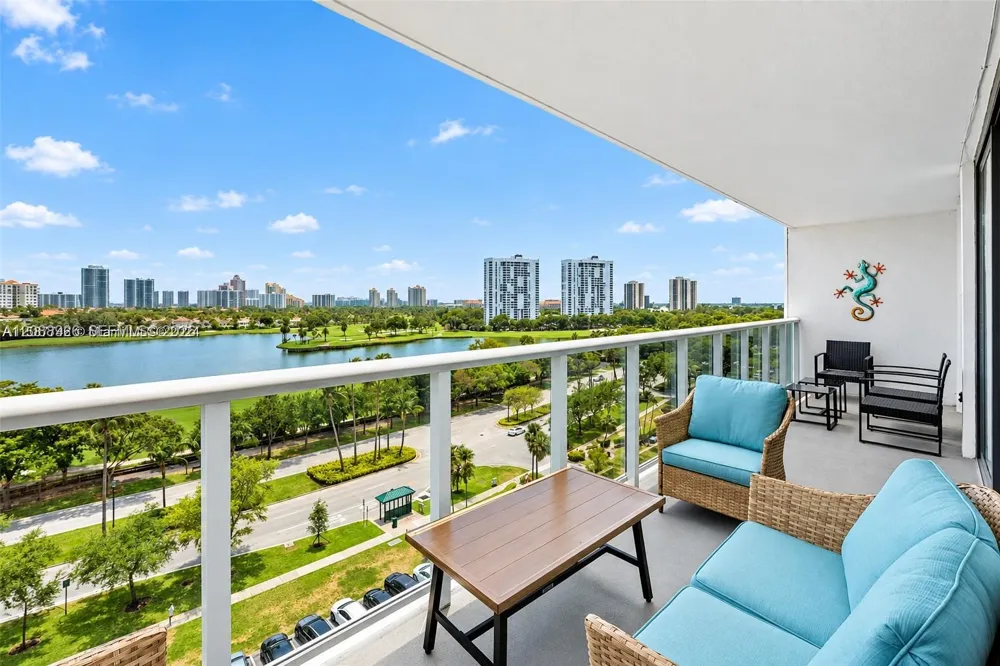 3675 Country Club Dr #1006 Aventura, FL 33180