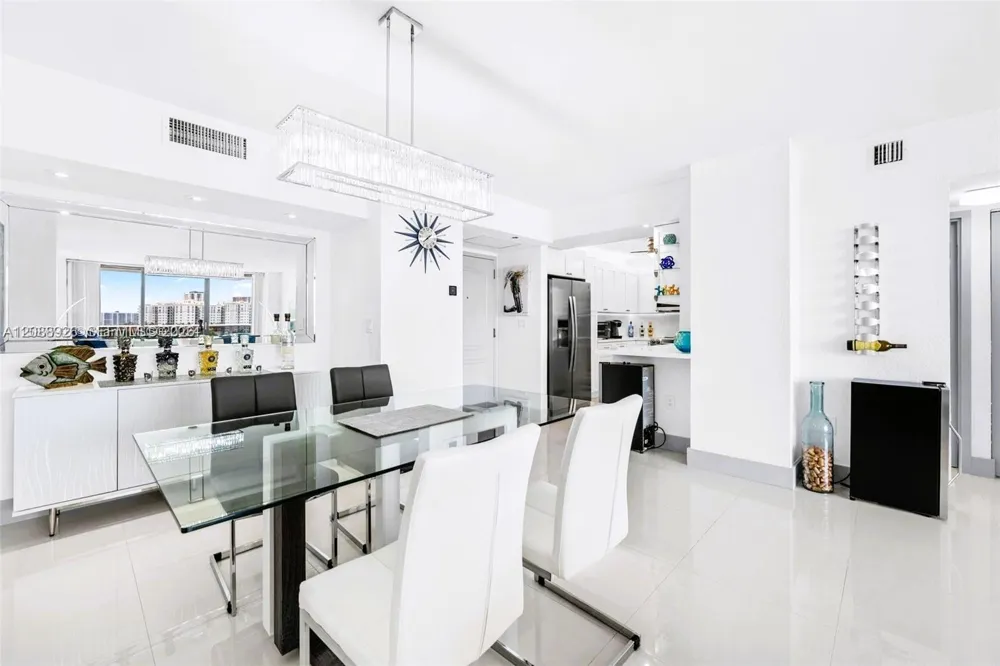 3675 Country Club Dr #1006 Aventura, FL 33180