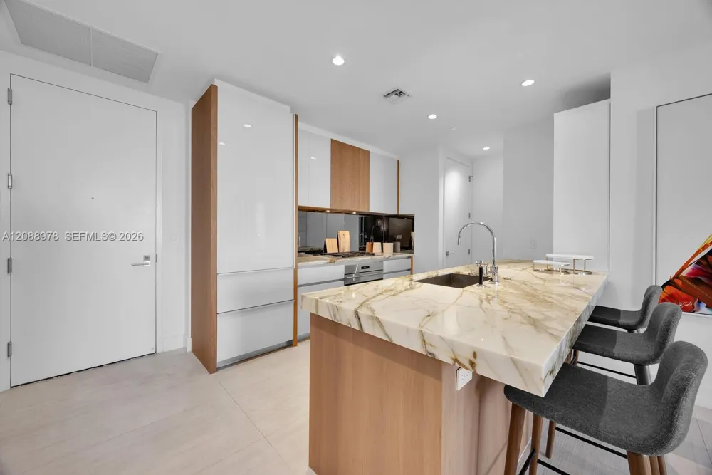 2831 S Bayshore Dr #702 Miami, FL 33133