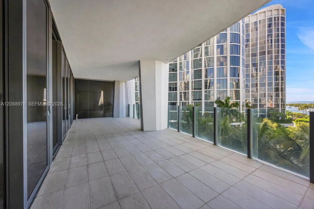 2831 S Bayshore Dr #702 Miami, FL 33133