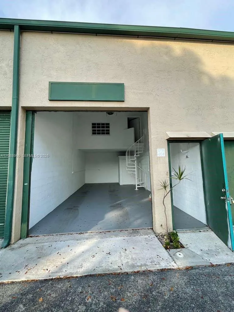 1771 Blount Rd #204 Pompano Beach, FL 33069