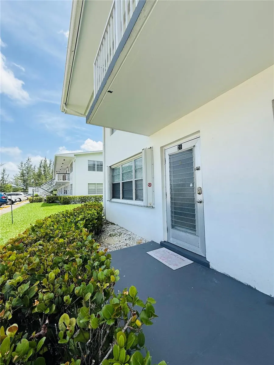21 Windsor B #21 West Palm Beach, FL 33417