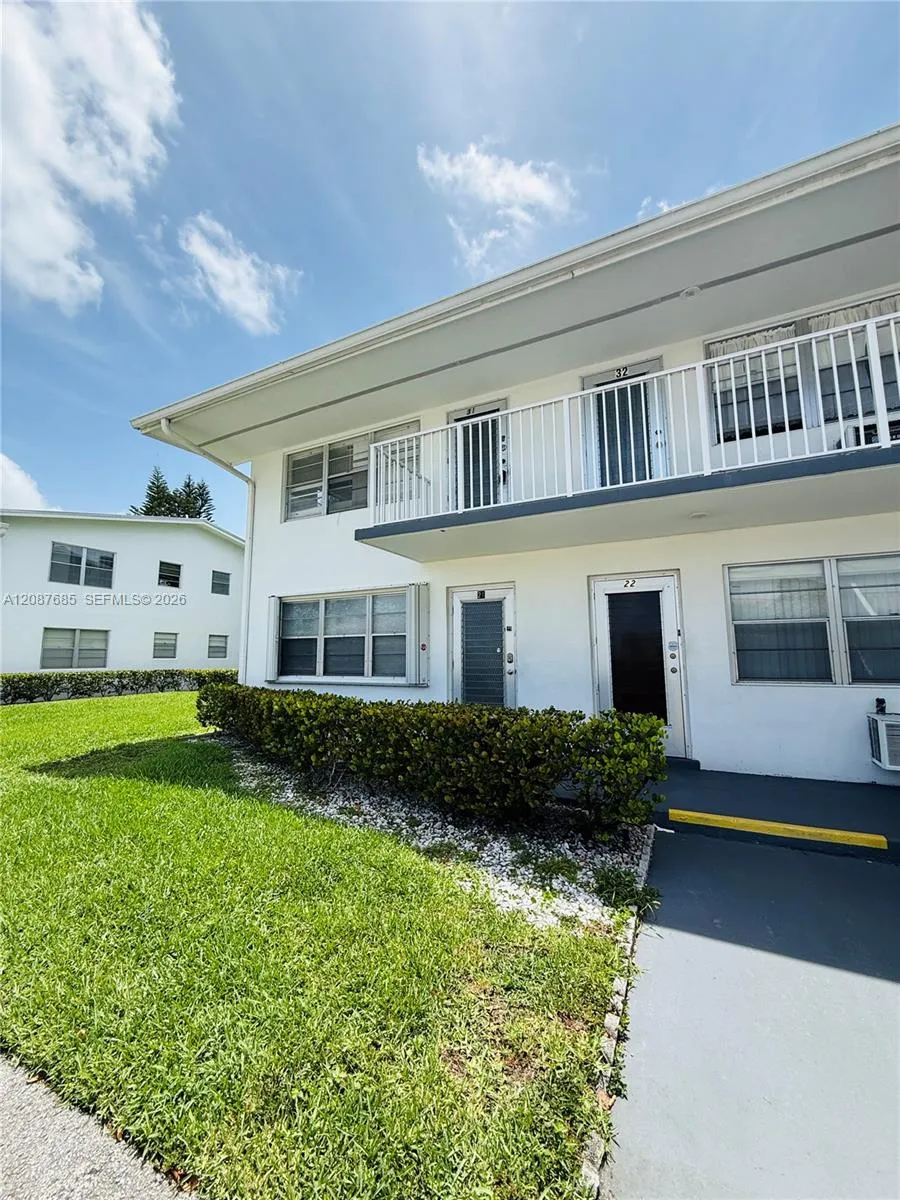 21 Windsor B #21 West Palm Beach, FL 33417
