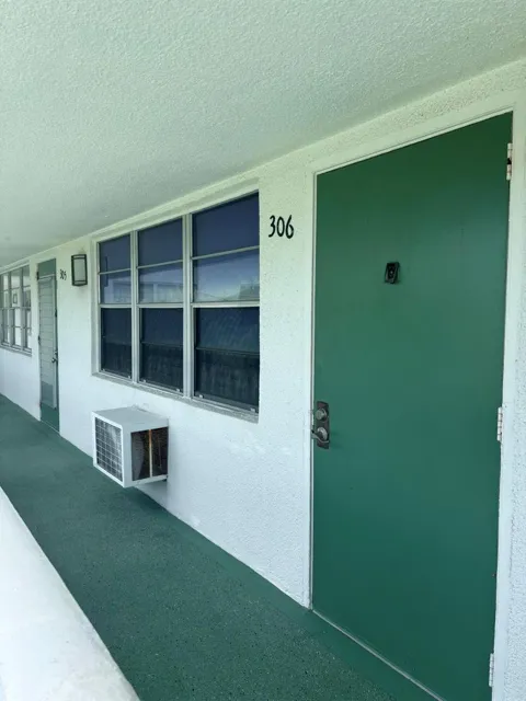 306 Farnham M