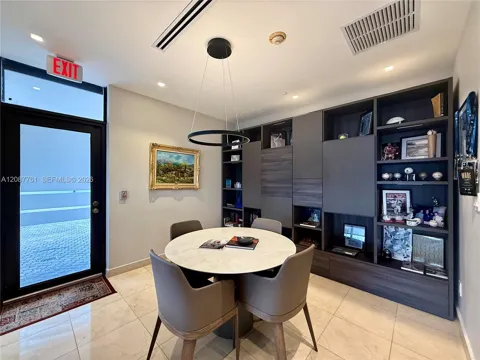 2333 Brickell Ave #D1