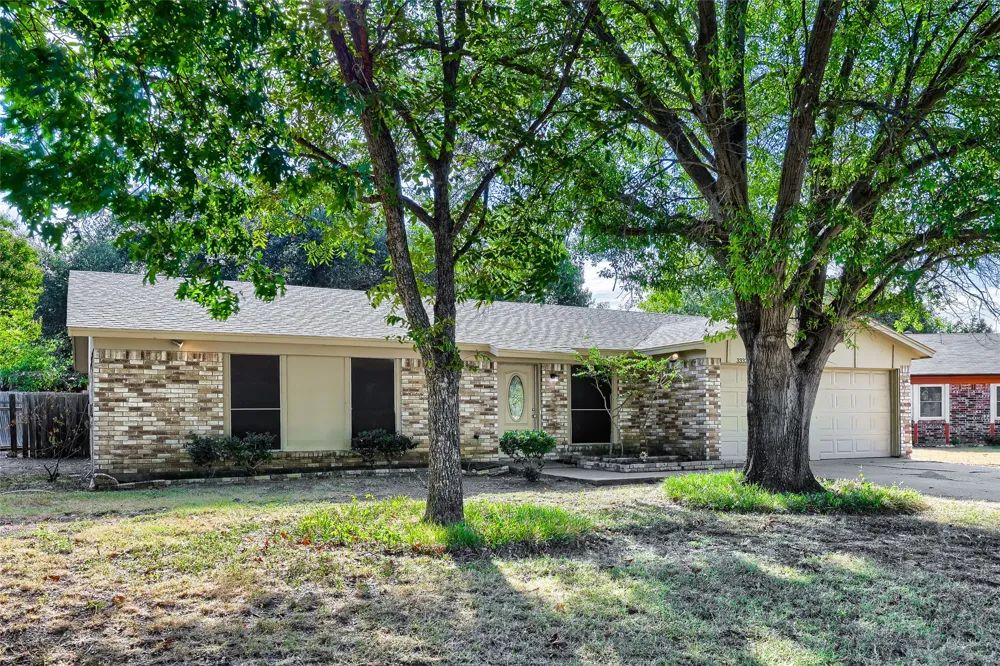 3332 Chalmette Court Forest Hill, TX 76140