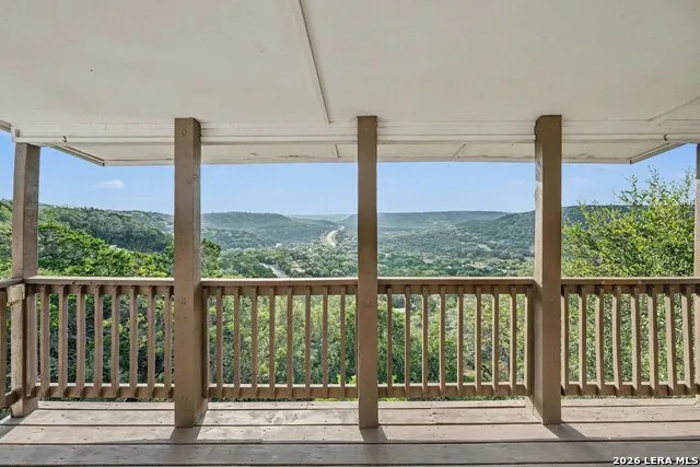 820 Hill Top Dr Canyon Lake, TX 78133