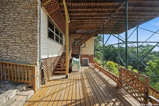 820 Hill Top Dr Canyon Lake, TX 78133