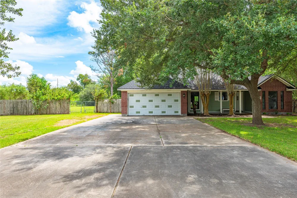 13505 Anne Lane Santa Fe, TX 77510