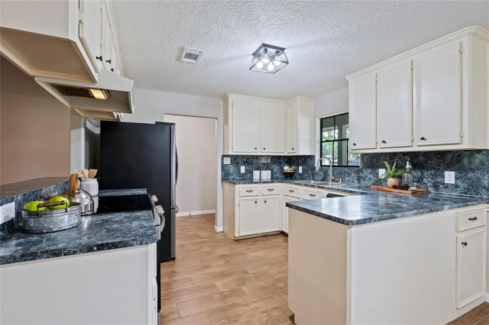13505 Anne Lane Santa Fe, TX 77510