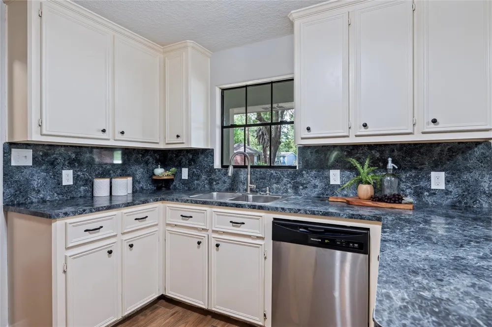 13505 Anne Lane Santa Fe, TX 77510