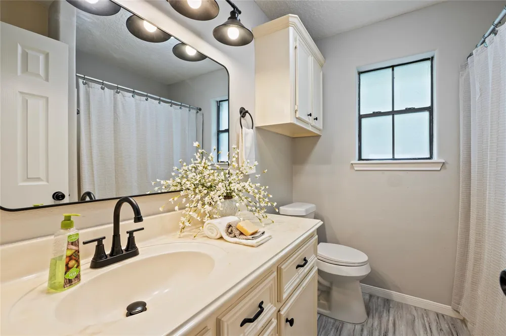 13505 Anne Lane Santa Fe, TX 77510
