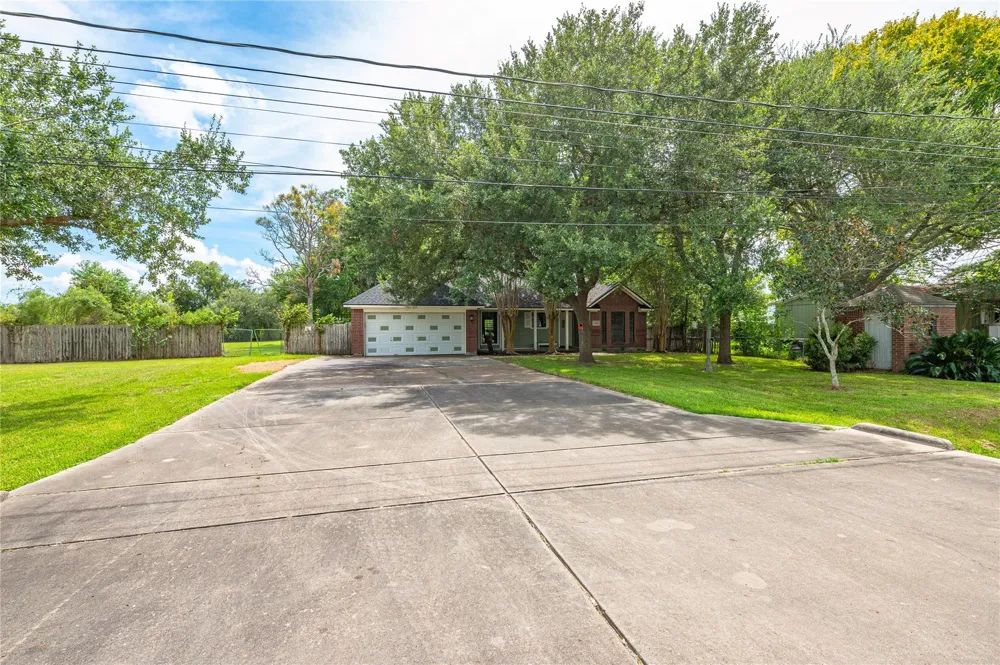 13505 Anne Lane Santa Fe, TX 77510