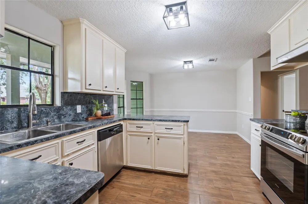 13505 Anne Lane Santa Fe, TX 77510