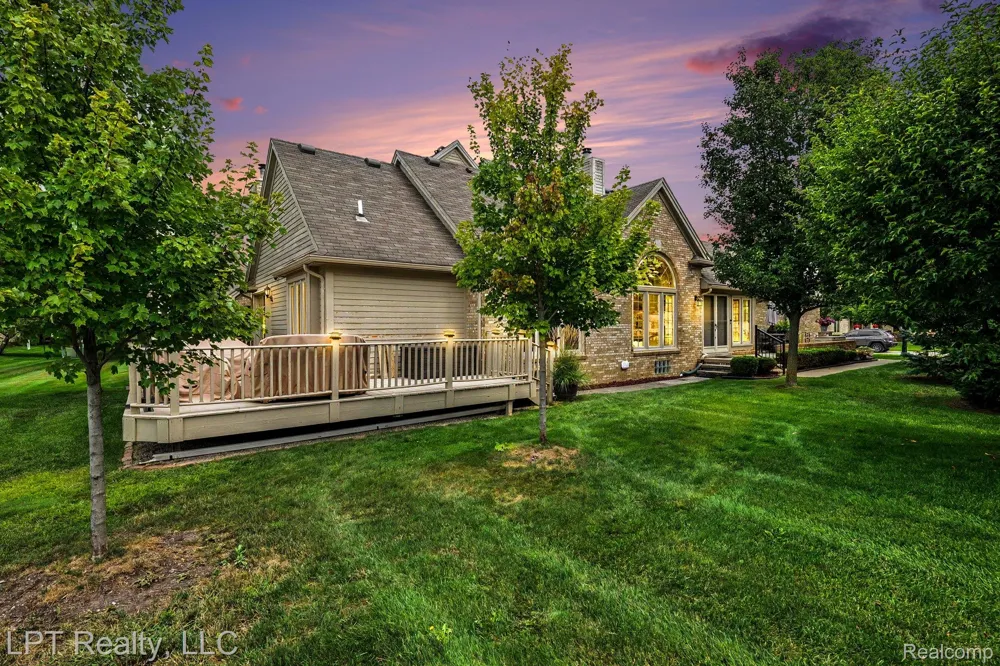 16893 Boulder Way Macomb Township, MI 48042