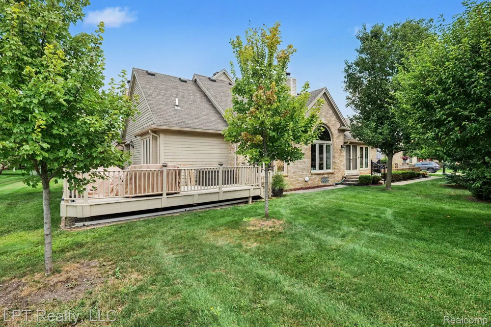 16893 Boulder Way Macomb Township, MI 48042