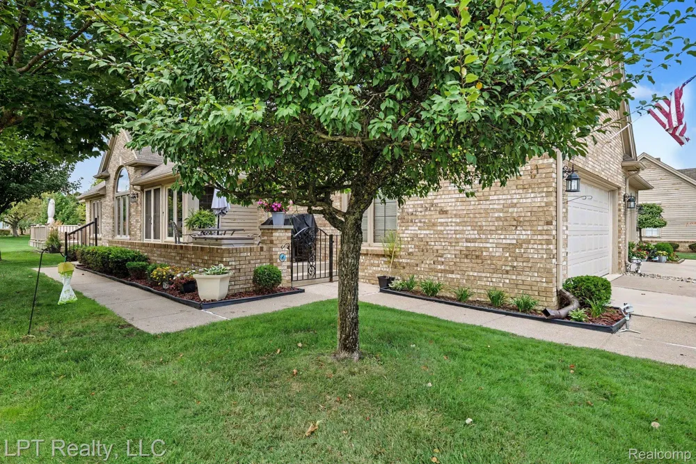 16893 Boulder Way Macomb Township, MI 48042