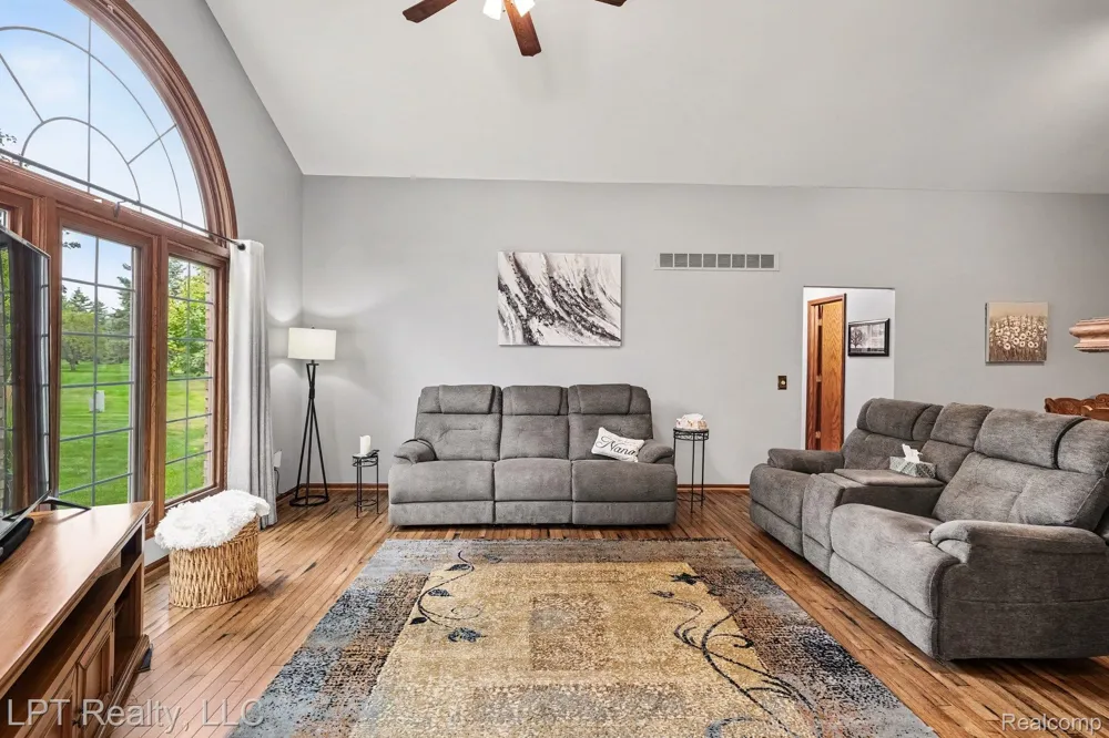 16893 Boulder Way Macomb Township, MI 48042