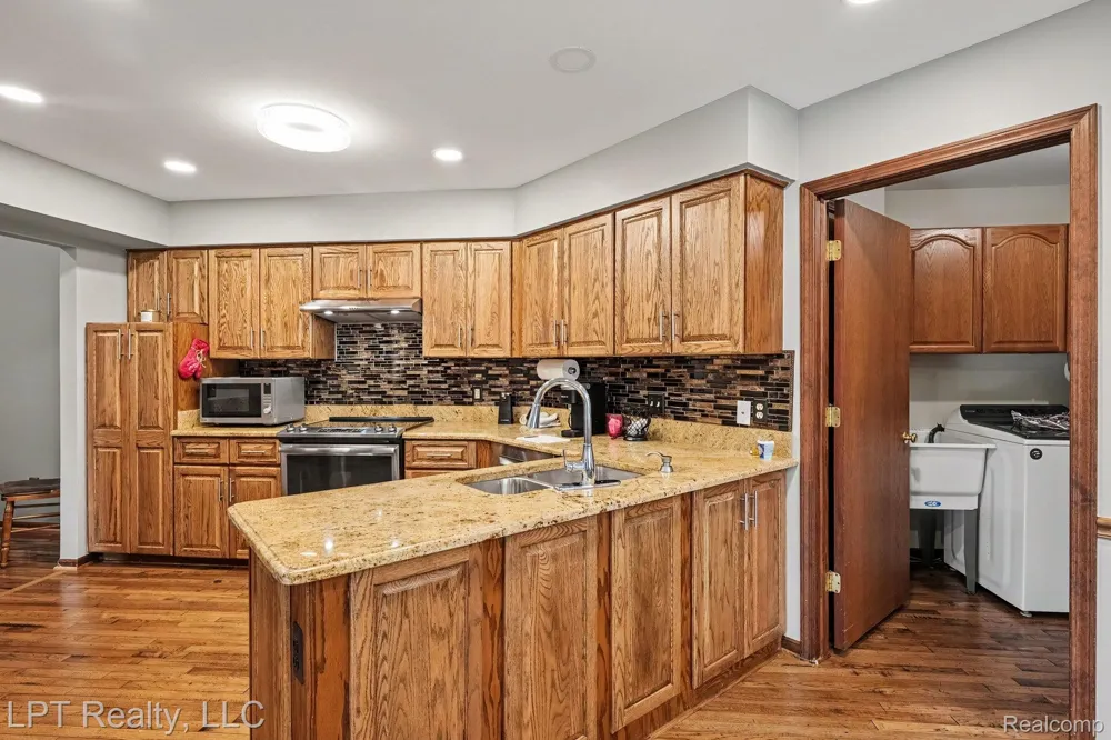 16893 Boulder Way Macomb Township, MI 48042