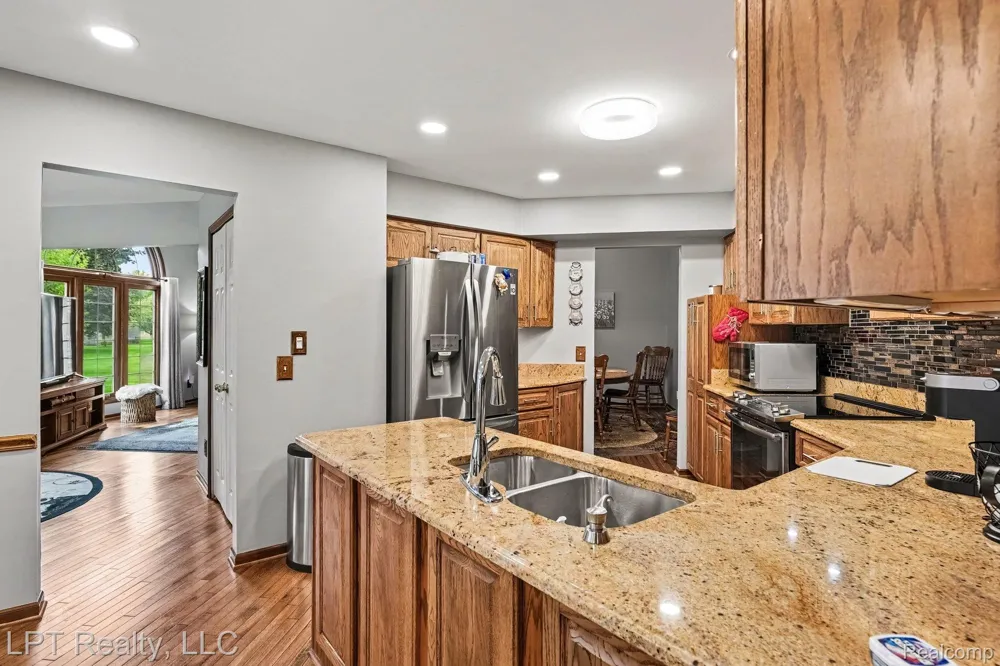 16893 Boulder Way Macomb Township, MI 48042