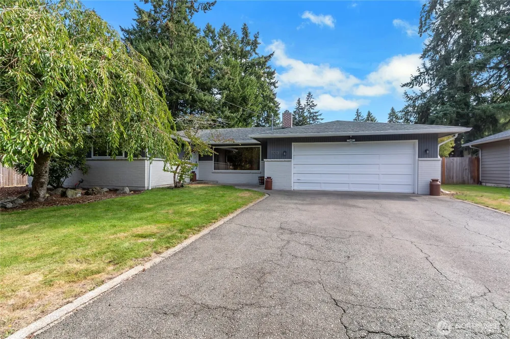11013 Lundstrom Drive SW Lakewood, WA 98498