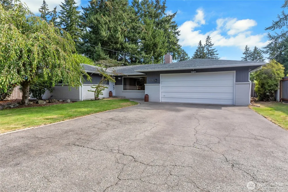 11013 Lundstrom Drive SW Lakewood, WA 98498