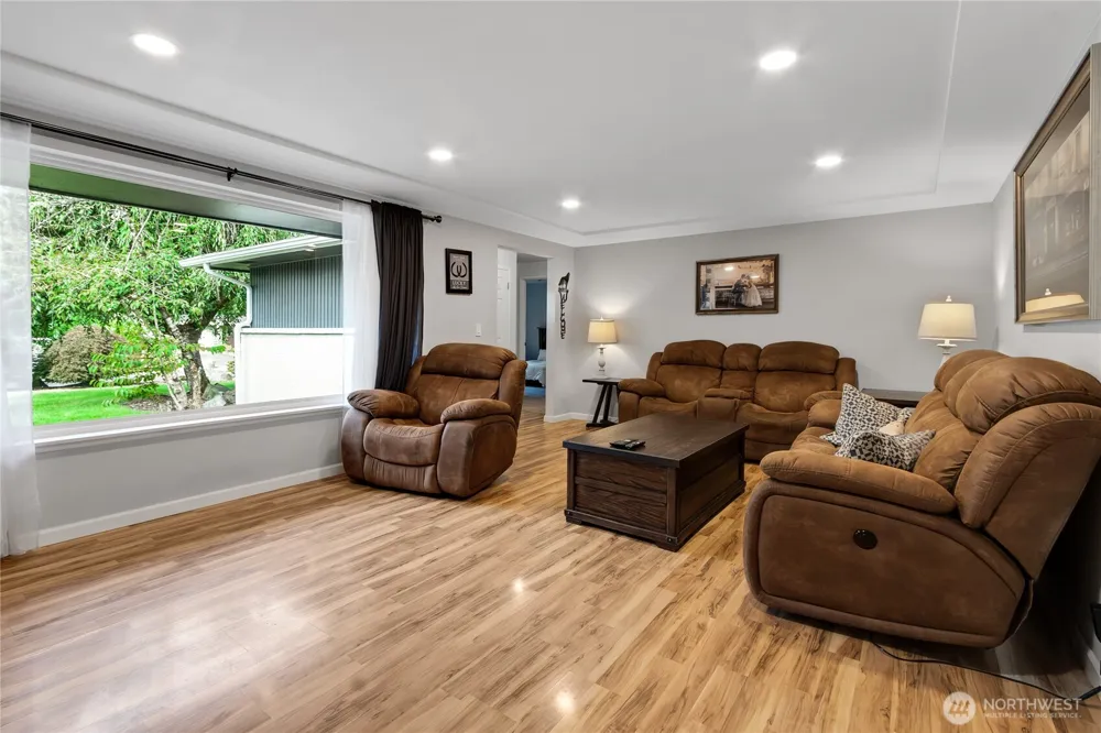 11013 Lundstrom Drive SW Lakewood, WA 98498