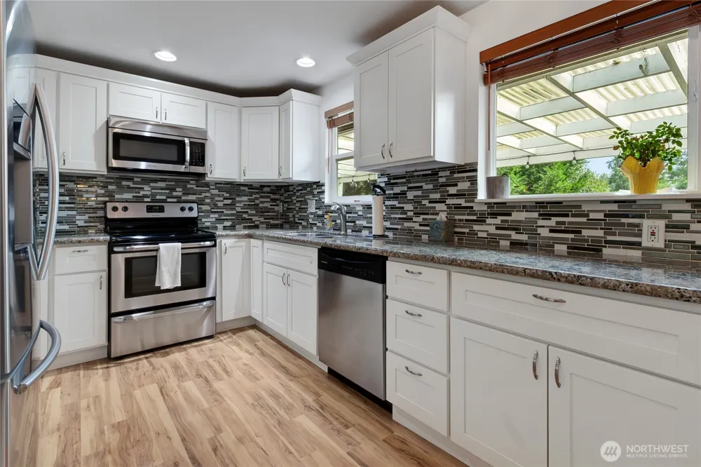 11013 Lundstrom Drive SW Lakewood, WA 98498