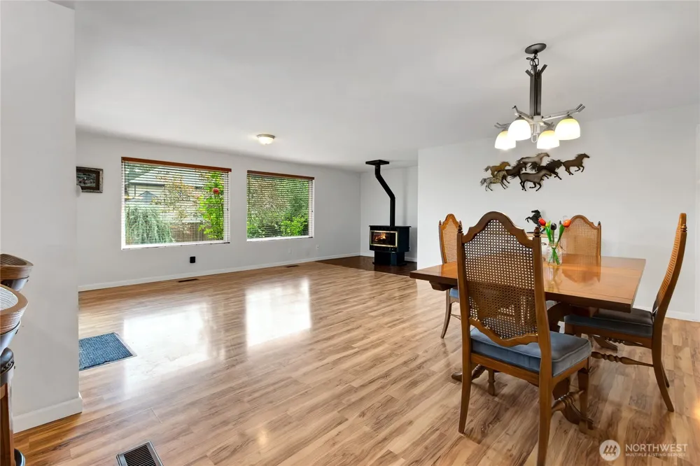 11013 Lundstrom Drive SW Lakewood, WA 98498
