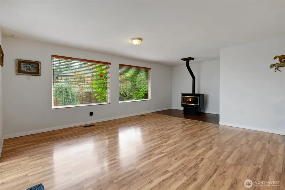 11013 Lundstrom Drive SW Lakewood, WA 98498