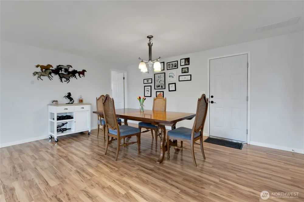 11013 Lundstrom Drive SW Lakewood, WA 98498