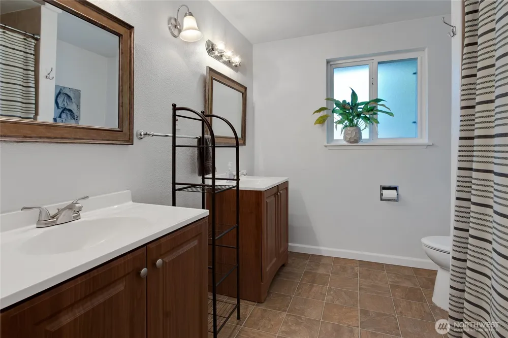 11013 Lundstrom Drive SW Lakewood, WA 98498