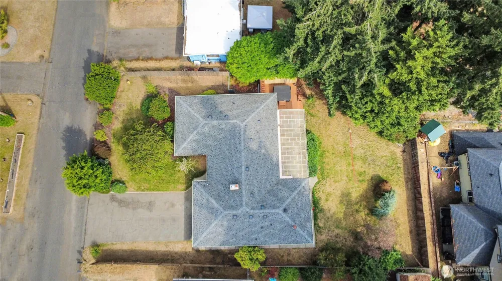 11013 Lundstrom Drive SW Lakewood, WA 98498
